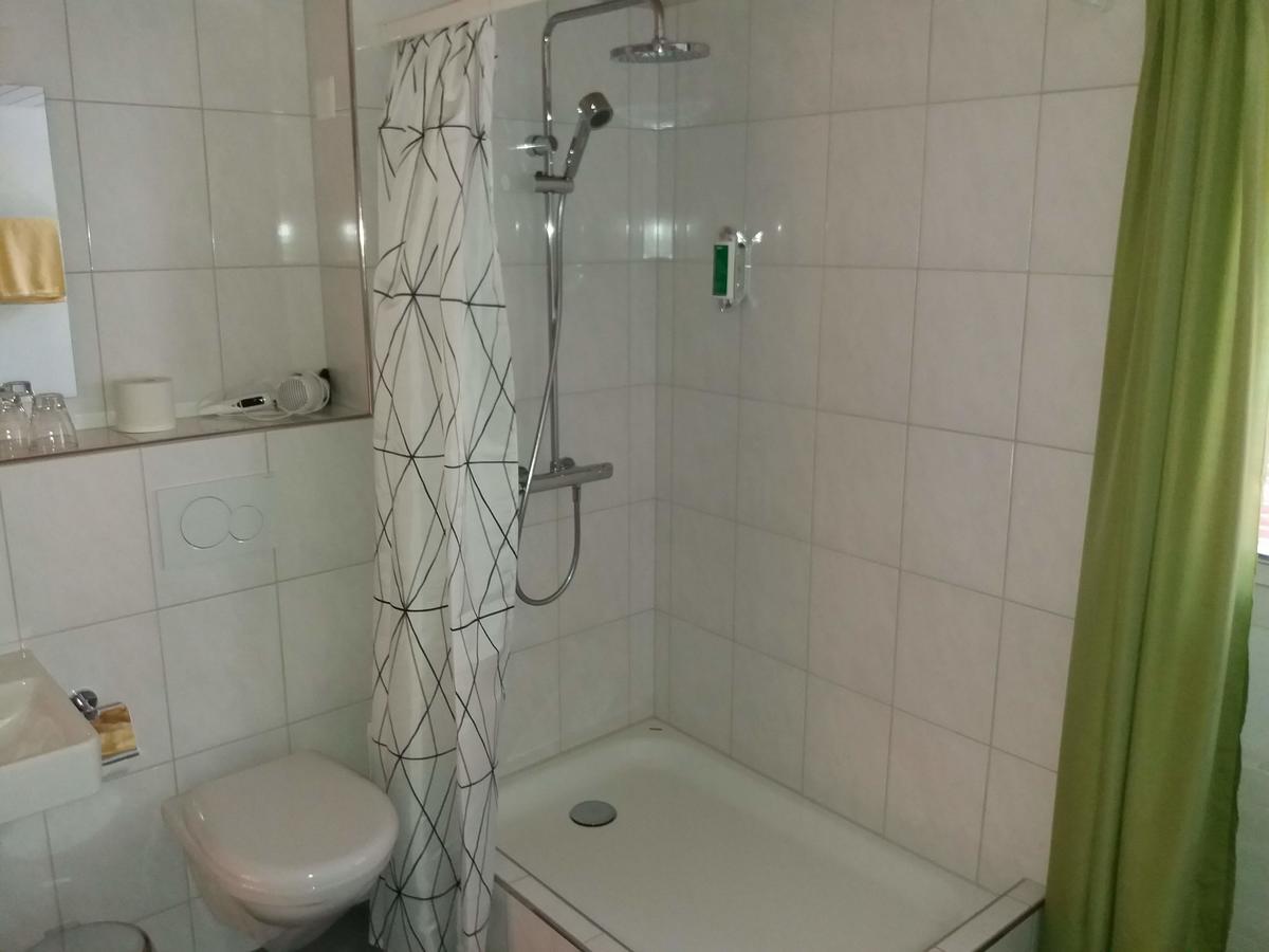 Hotel Garni Frohsinn Uttwil Buitenkant foto